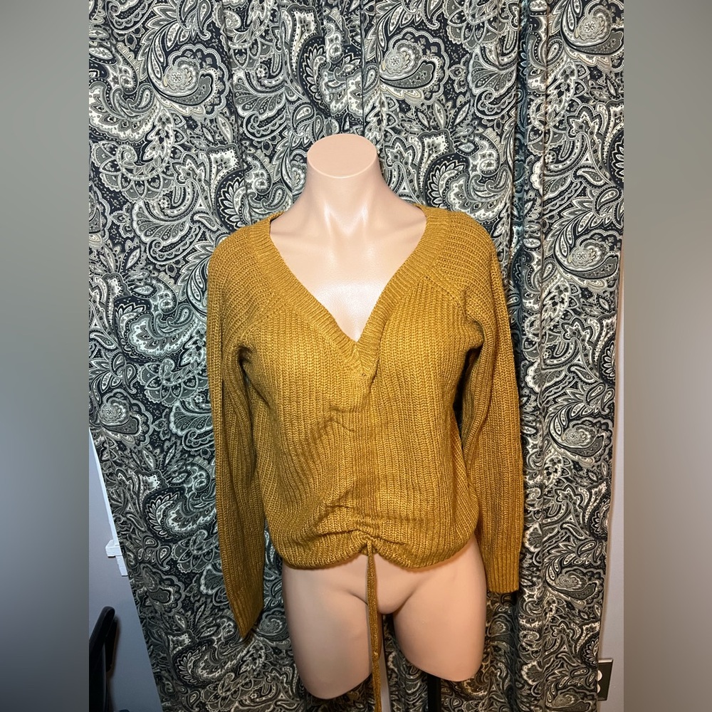 NWT Full Circle Trends Sweater